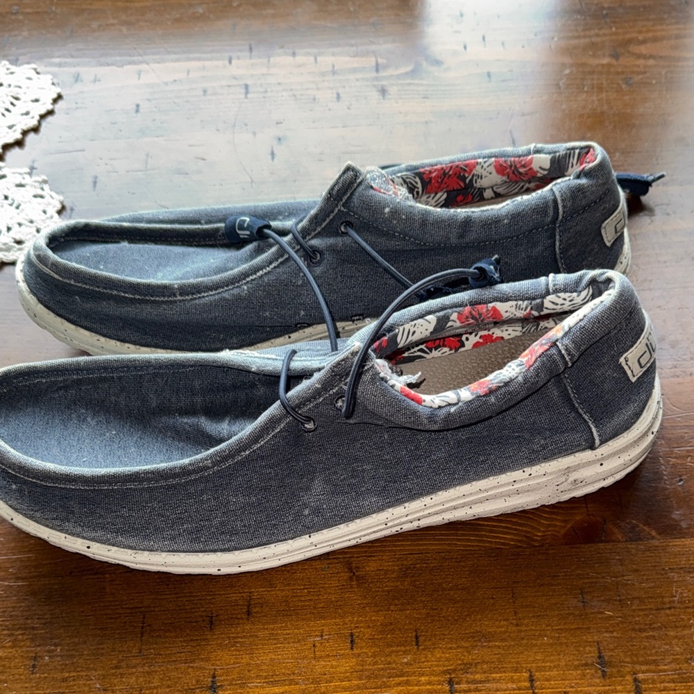 Casual Hey Dude Gray Men’s Slip-On Canvas Shoes with Floral Lining  size 15